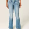 Blugi bootcut cu talie joasă, cu spălare medie, cu flori brodate Blugi bootcut cu talie joasă, cu spălare medie, cu flori brodate