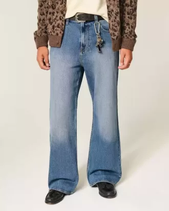 Blugi bootcut largi cu spalare medie