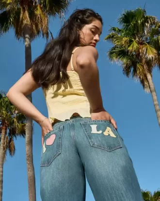 Blugi largi cu grafic Los Angeles, cu talie joasă, spalare medie