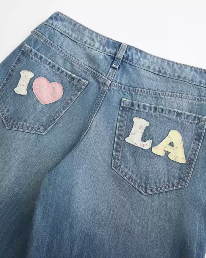 Blugi largi cu grafic Los Angeles, cu talie joasă, spalare medie