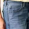 Blugi largi, cu talie joasă, cu spalare medie, cu inimioare împânzite Blugi largi, cu talie joasă, cu spalare medie, cu inimioare împânzite