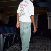 Blugi largi skater cu zaruri brodate cu spalare usoara Blugi largi skater cu zaruri brodate cu spalare usoara