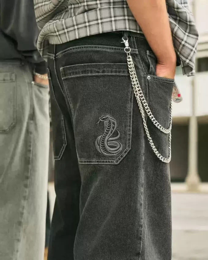 Blugi largi Skater Snake Brodat negru spalat Blugi largi Skater Snake Brodat negru spalat