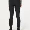 Blugi negri super skinny cu talie joasă Blugi negri super skinny cu talie joasă
