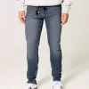 Blugi skinny atletici cu spalare medie Blugi skinny atletici cu spalare medie