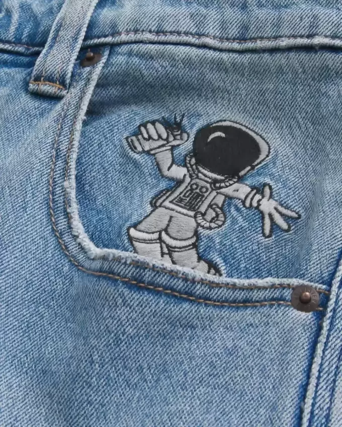 Blugi super largi cu astronaut cu spalare ușoară Blugi super largi cu astronaut cu spalare ușoară