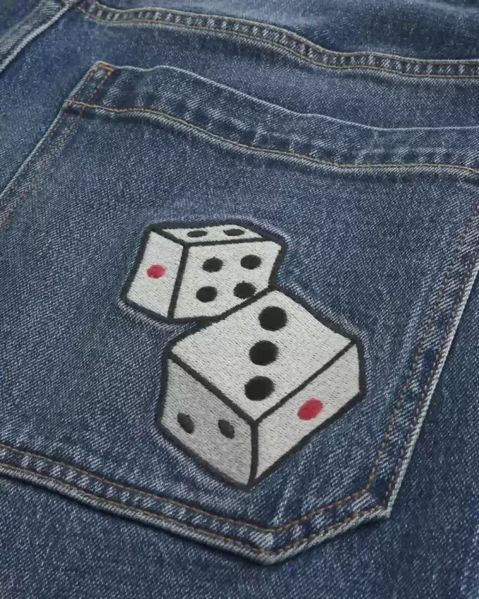 Blugi super largi cu grafic Dice cu spalare închisă Blugi super largi cu grafic Dice cu spalare închisă