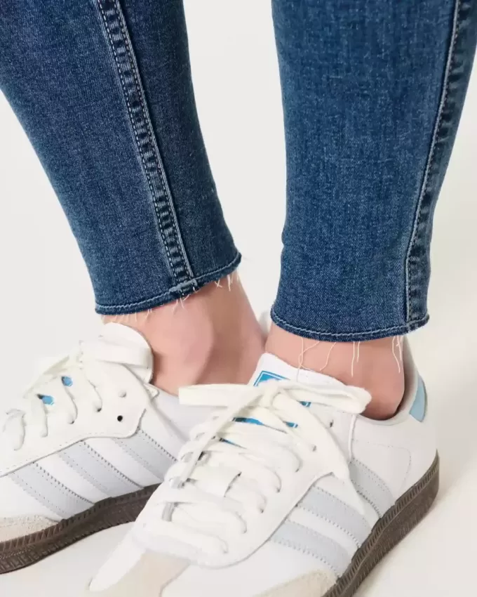 Blugi super skinny cu talie înaltă, rupte, cu spălare medie Blugi super skinny cu talie înaltă, rupte, cu spălare medie