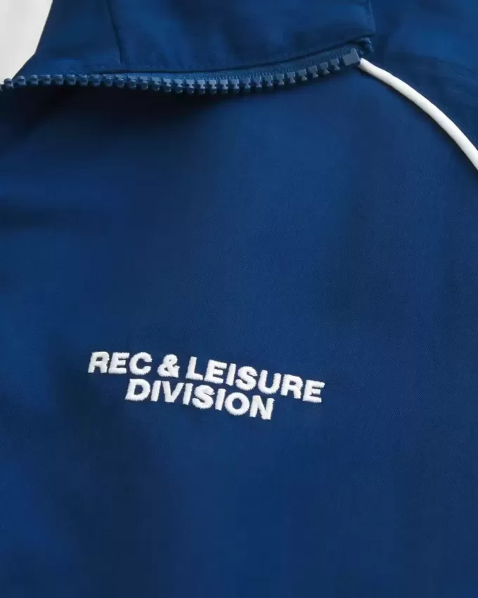 Jachetă Windbreaker cu grafică Rec & Leisure Division Jachetă Windbreaker cu grafică Rec & Leisure Division