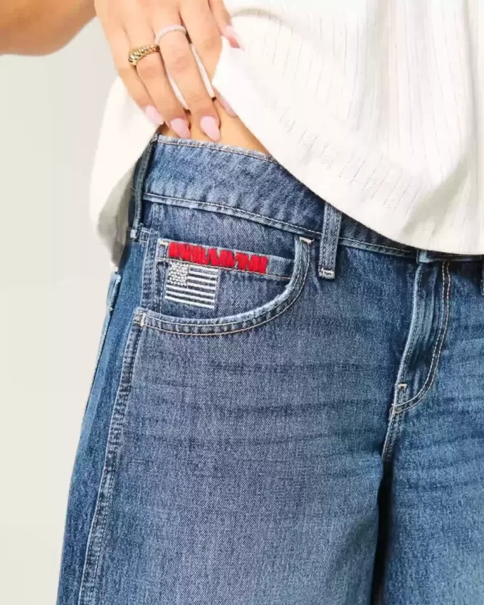 Jort cu talie joasă, spalat întunecat, cu steagul american, baggy Jort Jort cu talie joasă, spalat întunecat, cu steagul american, baggy Jort