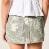 Mini pantaloni curvy cu talie joasă Camo din denim Mini pantaloni curvy cu talie joasă Camo din denim
