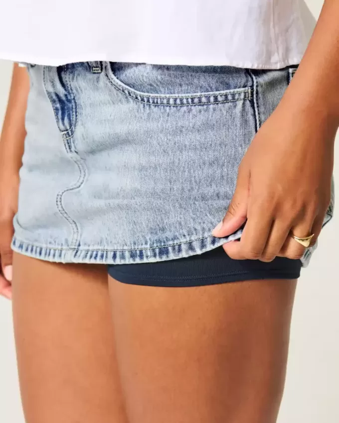 Mini pantaloni curvy din denim cu talie joasă Mini pantaloni curvy din denim cu talie joasă