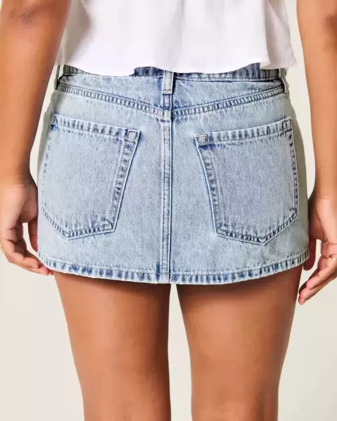 Mini pantaloni curvy din denim cu talie joasă Mini pantaloni curvy din denim cu talie joasă