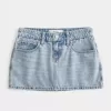 Mini pantaloni curvy din denim cu talie joasă Mini pantaloni curvy din denim cu talie joasă