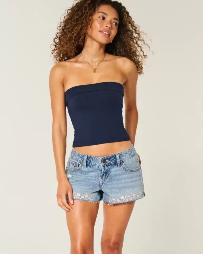 Mini pantaloni scurți din denim brodat cu talie foarte joasă Mini pantaloni scurți din denim brodat cu talie foarte joasă
