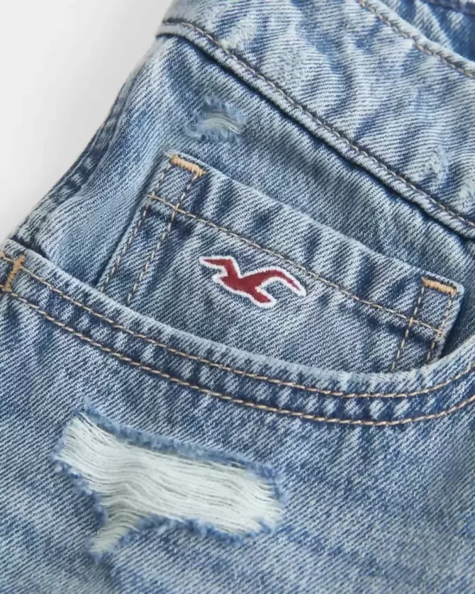 Mini pantaloni scurți din denim brodat cu talie foarte joasă Mini pantaloni scurți din denim brodat cu talie foarte joasă