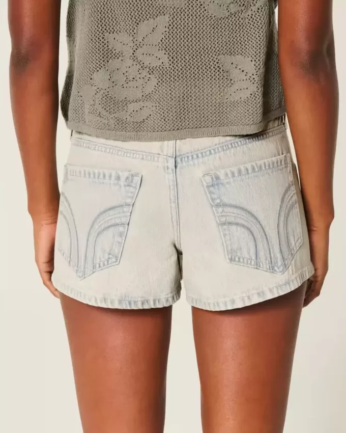 Mini pantaloni scurti din denim cu talie joasă Mini pantaloni scurti din denim cu talie joasă