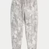Pantaloni de jogging Hollister Feel Good Camo Fleece Pantaloni de jogging Hollister Feel Good Camo Fleece