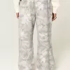 Pantaloni de sport Camo Super Baggy Pantaloni de sport Camo Super Baggy