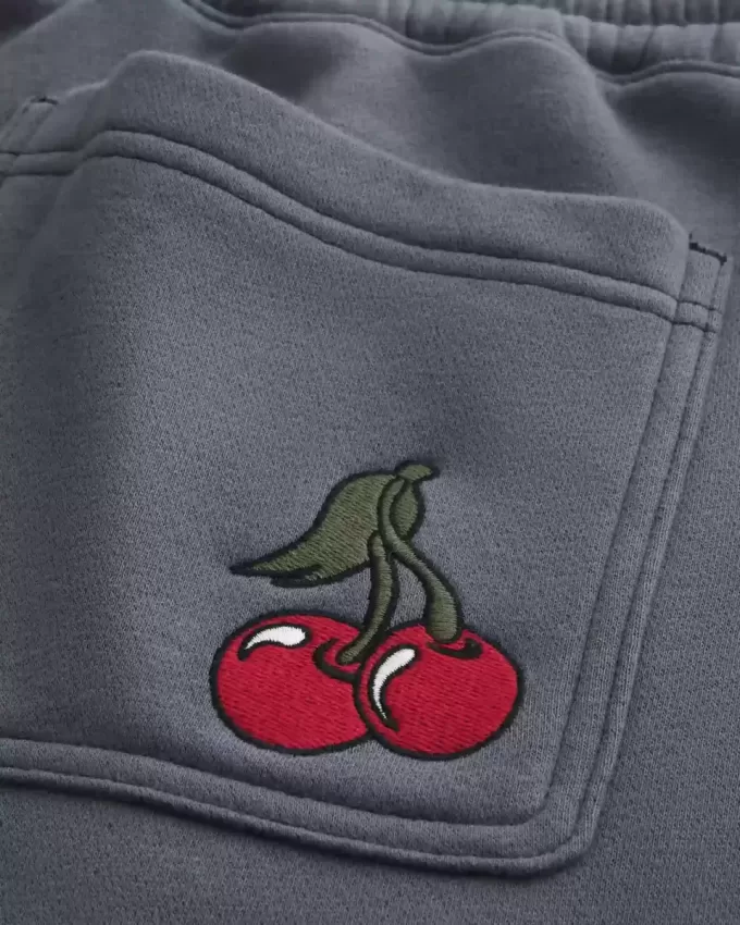 Pantaloni de sport largi Cinch Cherry Graphic