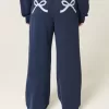 Pantaloni de sport largi cu funda grafică Pantaloni de sport largi cu funda grafică