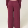 Pantaloni de sport largi din clasa ’26 Pantaloni de sport largi din clasa ’26