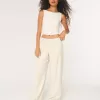 Pantaloni Hollister Livvy, cu talie joasă, cu picioare largi Pantaloni Hollister Livvy, cu talie joasă, cu picioare largi