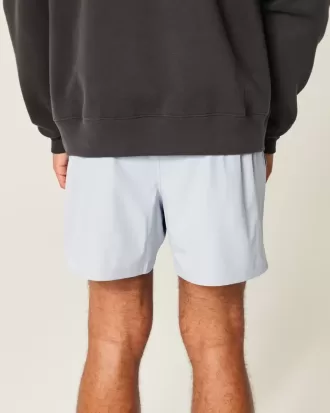 Pantaloni scurți activi cu logo la jumătatea coapsei