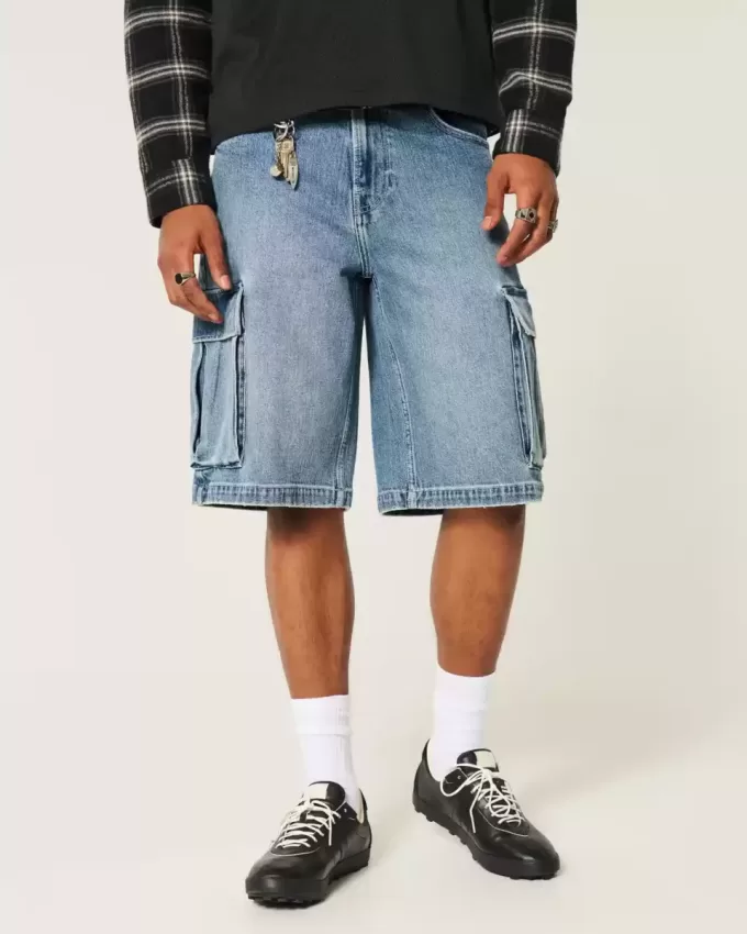 Pantaloni scurți cargo din denim cu spălare medie