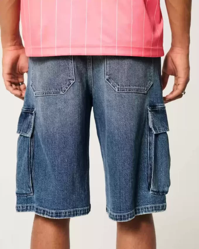 Pantaloni scurți cargo din denim cu spălare medie