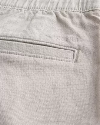 Pantaloni scurți cu fața plată din amestec de in până la genunchi
