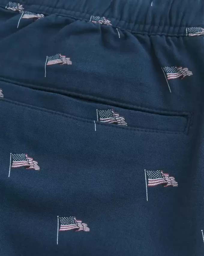 Pantaloni scurți cu model din amestec de in deasupra genunchiului Pantaloni scurți cu model din amestec de in deasupra genunchiului