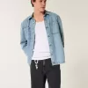 Pantaloni scurți de denim largi deasupra genunchiului