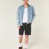 Pantaloni scurți de denim largi deasupra genunchiului