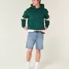 Pantaloni scurți de denim largi deasupra genunchiului Pantaloni scurți de denim largi deasupra genunchiului