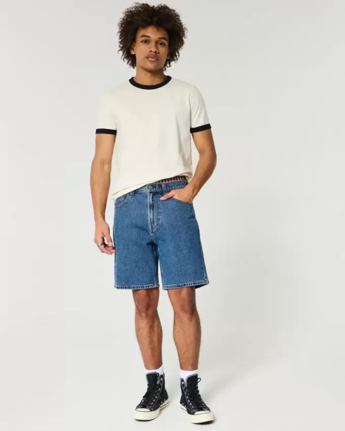 Pantaloni scurți de denim largi deasupra genunchiului Pantaloni scurți de denim largi deasupra genunchiului