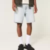 Pantaloni scurți de denim largi deasupra genunchiului Pantaloni scurți de denim largi deasupra genunchiului