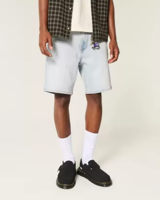 Pantaloni scurți de denim largi deasupra genunchiului