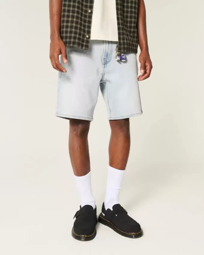 Pantaloni scurți de denim largi deasupra genunchiului Pantaloni scurți de denim largi deasupra genunchiului