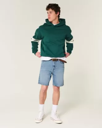 Pantaloni scurți de denim largi deasupra genunchiului Pantaloni scurți de denim largi deasupra genunchiului