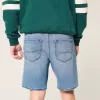 Pantaloni scurți de denim largi deasupra genunchiului Pantaloni scurți de denim largi deasupra genunchiului
