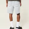 Pantaloni scurți de denim largi deasupra genunchiului Pantaloni scurți de denim largi deasupra genunchiului