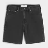 Pantaloni scurți de denim largi deasupra genunchiului