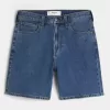 Pantaloni scurți de denim largi deasupra genunchiului Pantaloni scurți de denim largi deasupra genunchiului