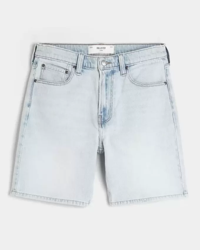Pantaloni scurți de denim largi deasupra genunchiului Pantaloni scurți de denim largi deasupra genunchiului