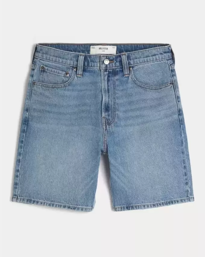 Pantaloni scurți de denim largi deasupra genunchiului Pantaloni scurți de denim largi deasupra genunchiului