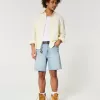 Pantaloni scurți de denim largi, învechiți deasupra genunchiului Pantaloni scurți de denim largi, învechiți deasupra genunchiului