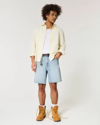 Pantaloni scurți de denim largi, învechiți deasupra genunchiului