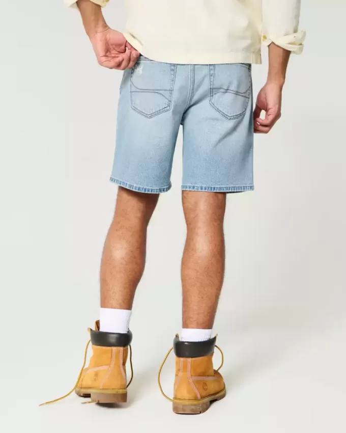Pantaloni scurți de denim largi, învechiți deasupra genunchiului Pantaloni scurți de denim largi, învechiți deasupra genunchiului