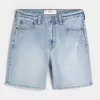 Pantaloni scurți de denim largi, învechiți deasupra genunchiului Pantaloni scurți de denim largi, învechiți deasupra genunchiului